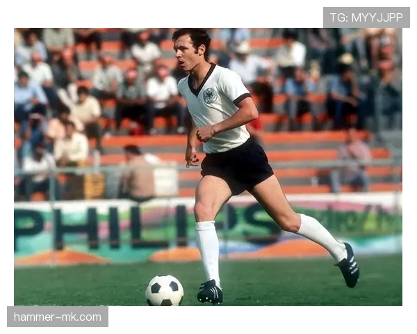 贝肯鲍尔的传球艺术展现持续提升的足球战术革命影响力