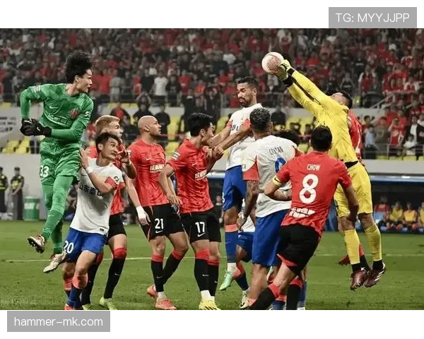 足球火爆对决：近期多场强强对话展现激烈竞争态势