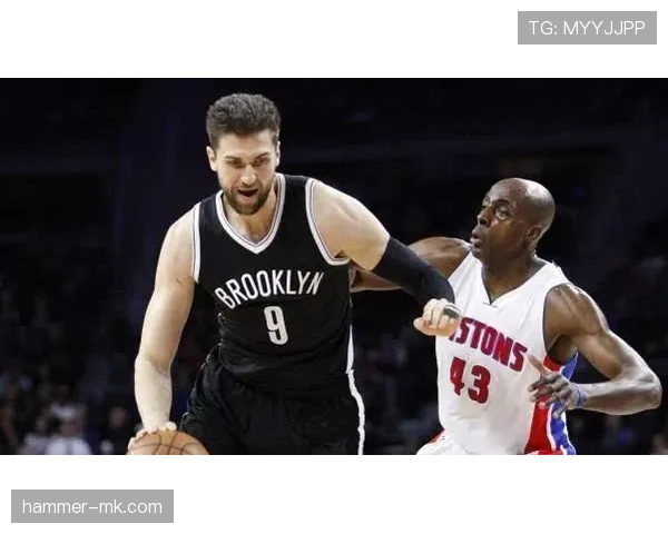 巴尼亚尼无球跑动拉开空间，改变球队进攻结构