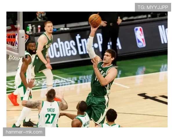 鲍比·波蒂斯高效挡拆拉开球队进攻空间提升关键时刻得分能力